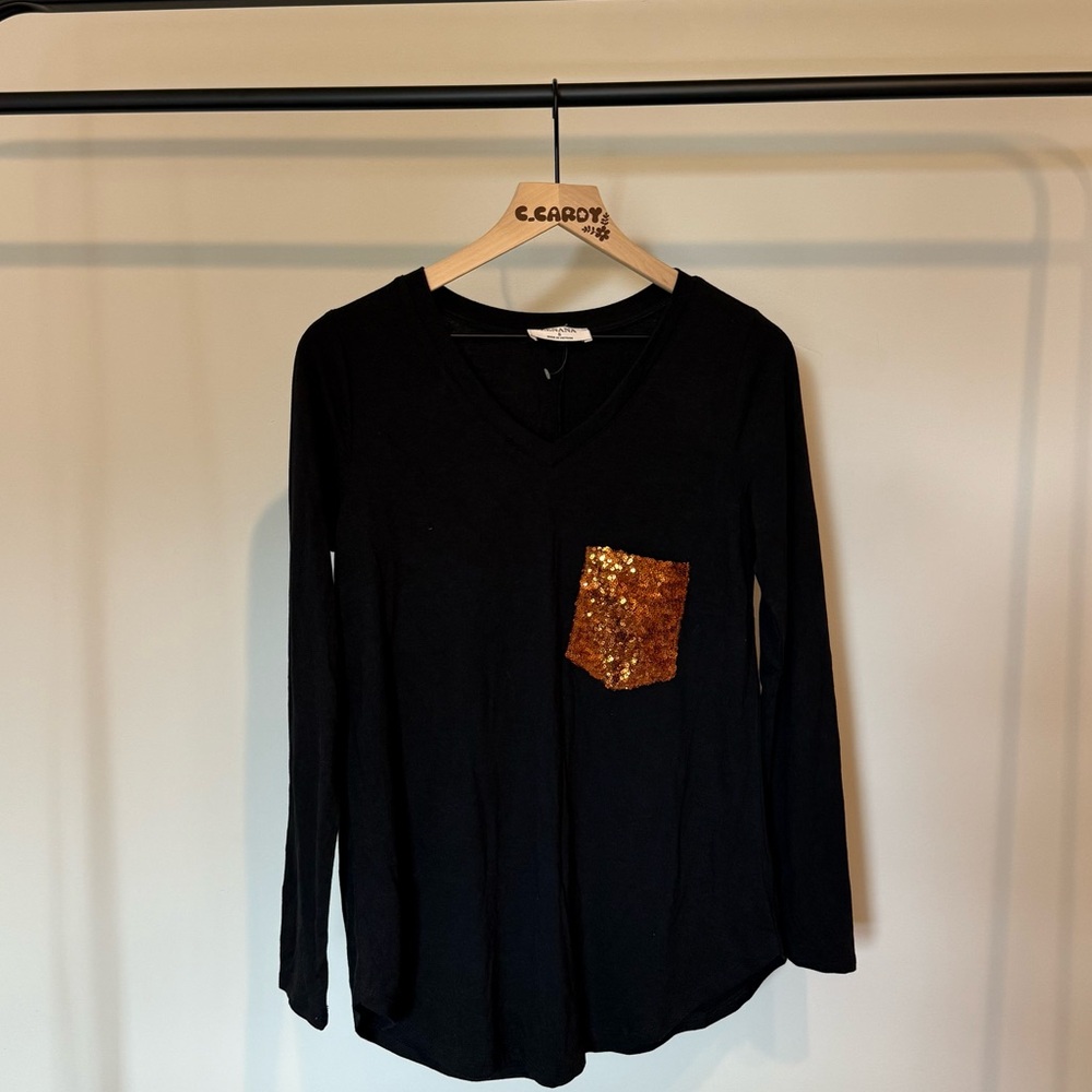 NWOT Zenana Black Sequin Pocket Long Sleeve V-Neck Tee